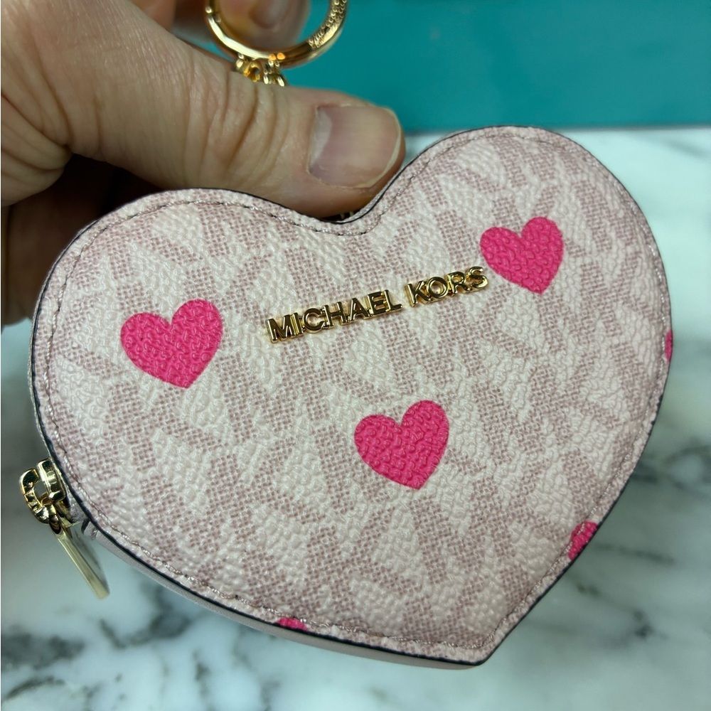 Michael Kors MK Jet Set Travel Powder Blush Pink Heart Coin Pouch Charm - NWT - Picture 3 of 7